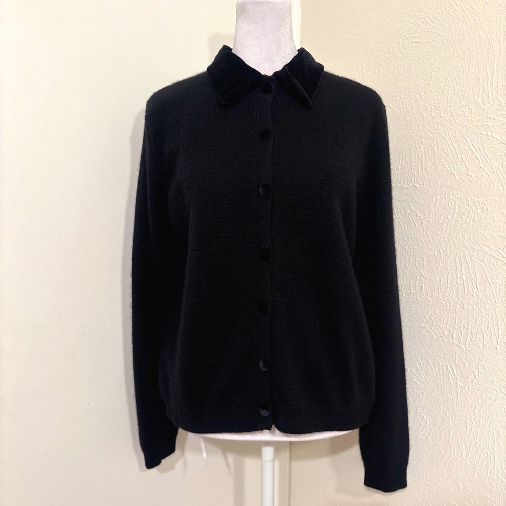Lord‎ & Taylor Vintage 90s Black Angora Lambswool Velvet Collar Cardigan Sweater